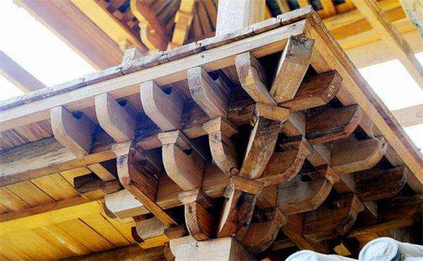 对文物建筑木结构飞檐进行加固
