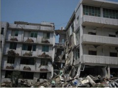如何有效应对因地质灾害导致房屋建筑坍塌的状况
