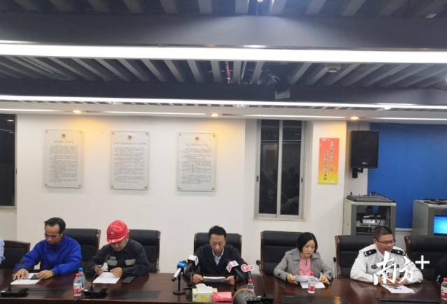 广州地铁11号线沙河站在施工过程中发生地面坍塌情况，广州市政府新闻办在林和街道办召开新闻发布会
