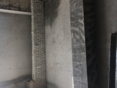 新塘一小区野蛮施工被叫停，底层被毁主梁已加固，原物管撤出小区