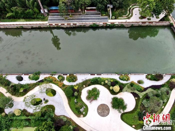 具有江南水乡风格的景观带 