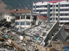 地震中学校建筑倒塌严重的原因