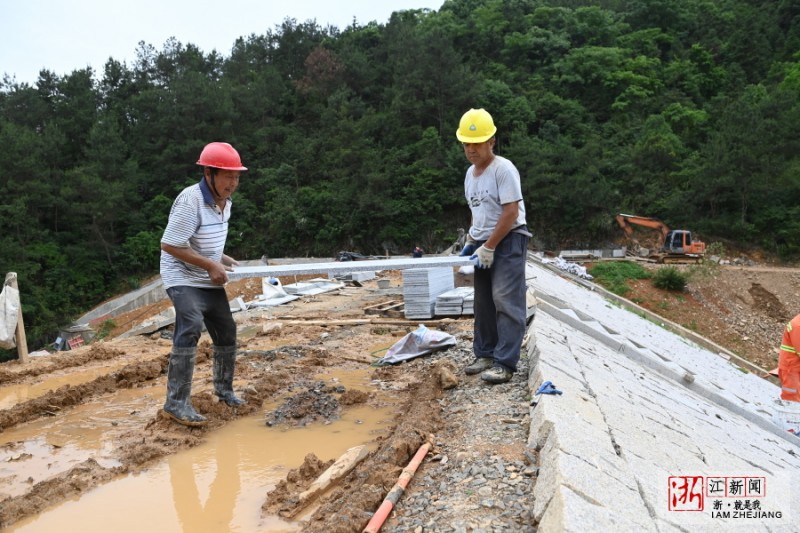 浙江省杭州市临安：加固水库 迎接汛期