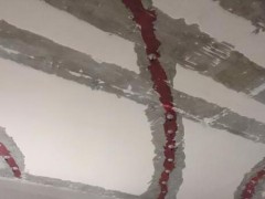 墙体楼板出现贯穿性裂缝修补方案