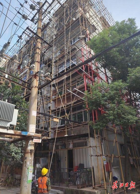 改造现场。记者冷靖华 摄