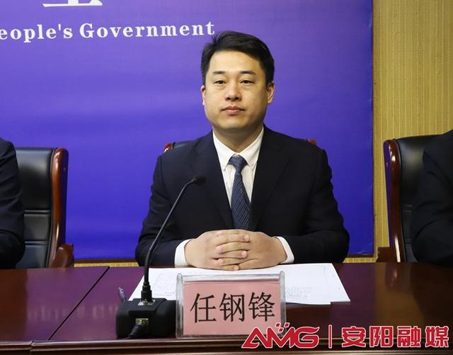 市房产事务中心副主任任钢锋(安阳融媒记者 郭有明 摄)