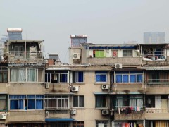 老破小的楼房有出路了，让居民原地换上新房成今年城市更新的热词