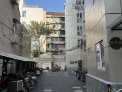 老旧小区加装电梯，居民们实现“乘梯梦”